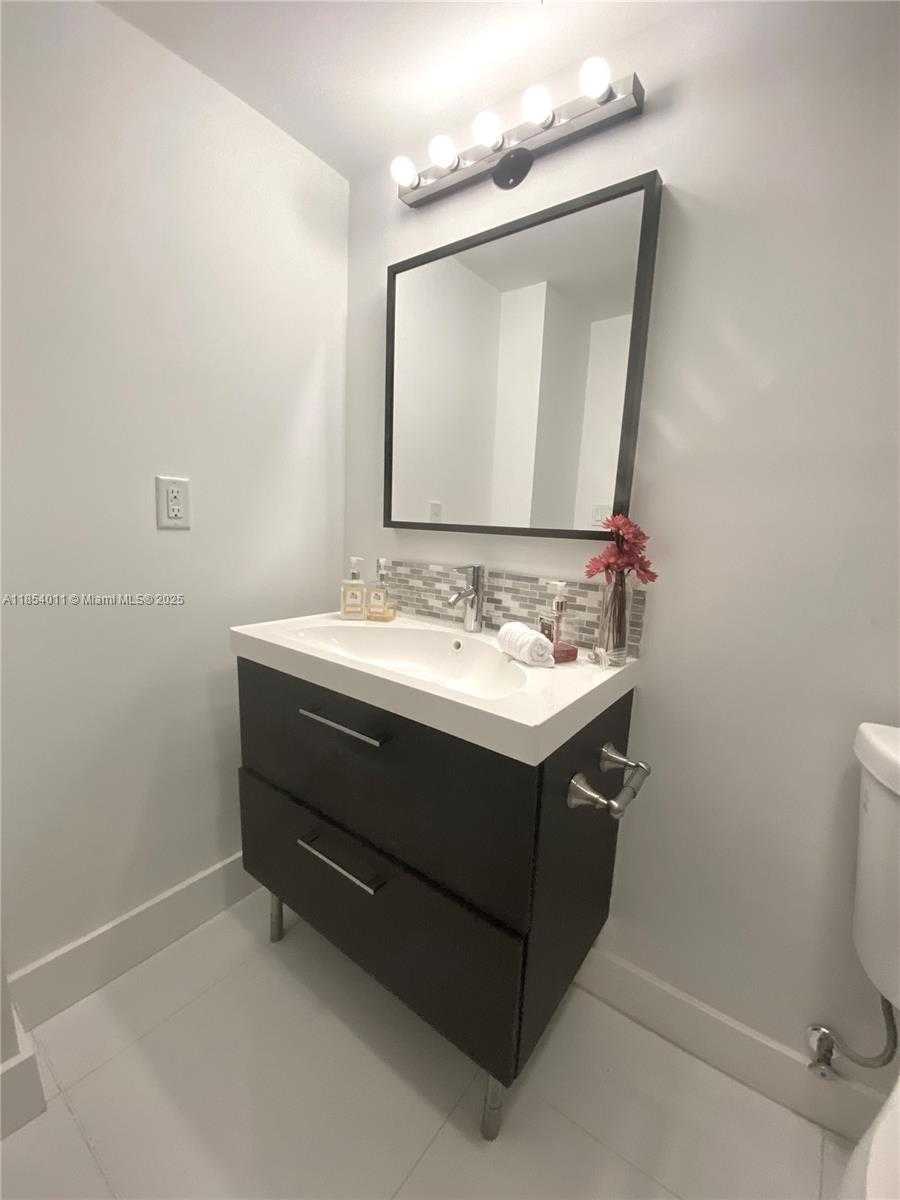 Small Image of 3301 NORTH COUNTRY CLUB DR #112, Aventura Number 15