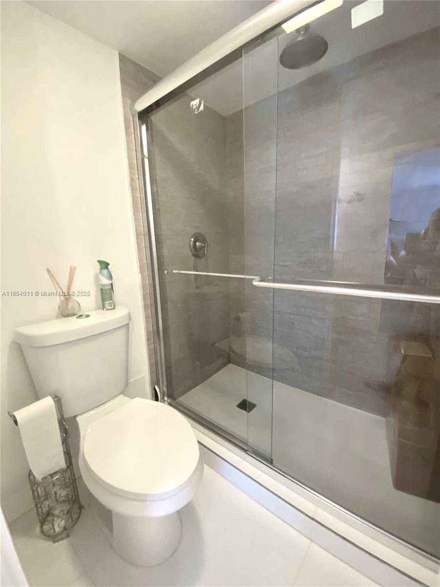 Small Image of 3301 NORTH COUNTRY CLUB DR #112, Aventura Number 16