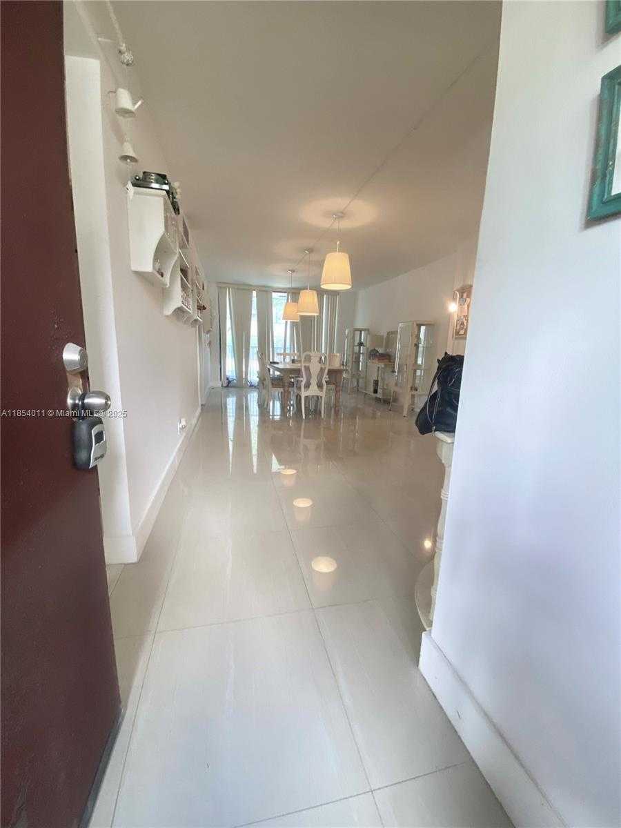 Small Image of 3301 NORTH COUNTRY CLUB DR #112, Aventura Number 2
