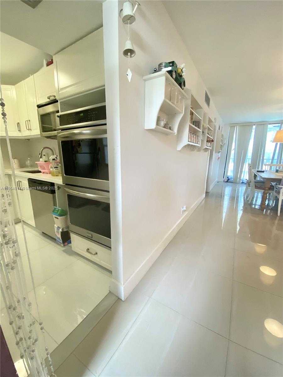 Small Image of 3301 NORTH COUNTRY CLUB DR #112, Aventura Number 3