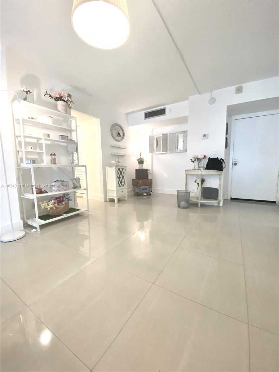 Small Image of 3301 NORTH COUNTRY CLUB DR #112, Aventura Number 7