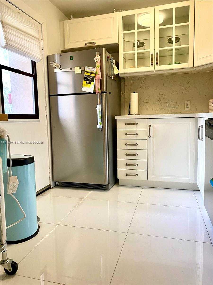 Small Image of 3301 NORTH COUNTRY CLUB DR #112, Aventura Number 9