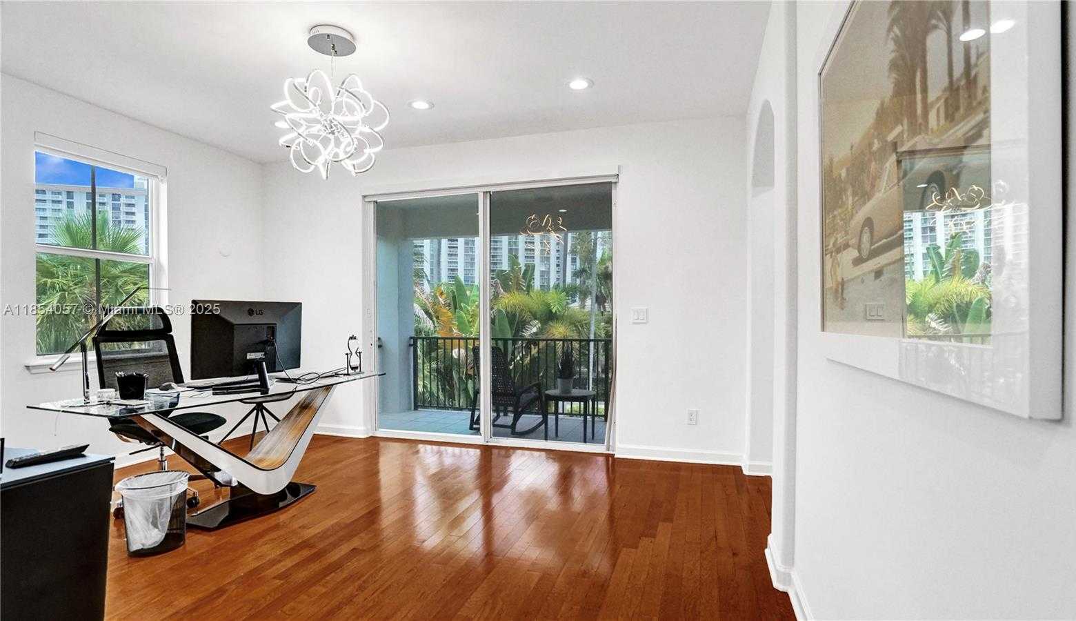Small Image of 822 EAST SPINNAKER DR E, Hollywood Number 21
