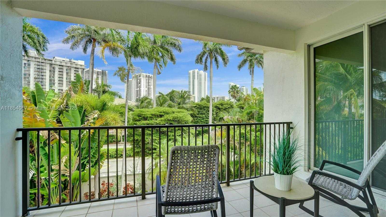 Small Image of 822 EAST SPINNAKER DR E, Hollywood Number 24
