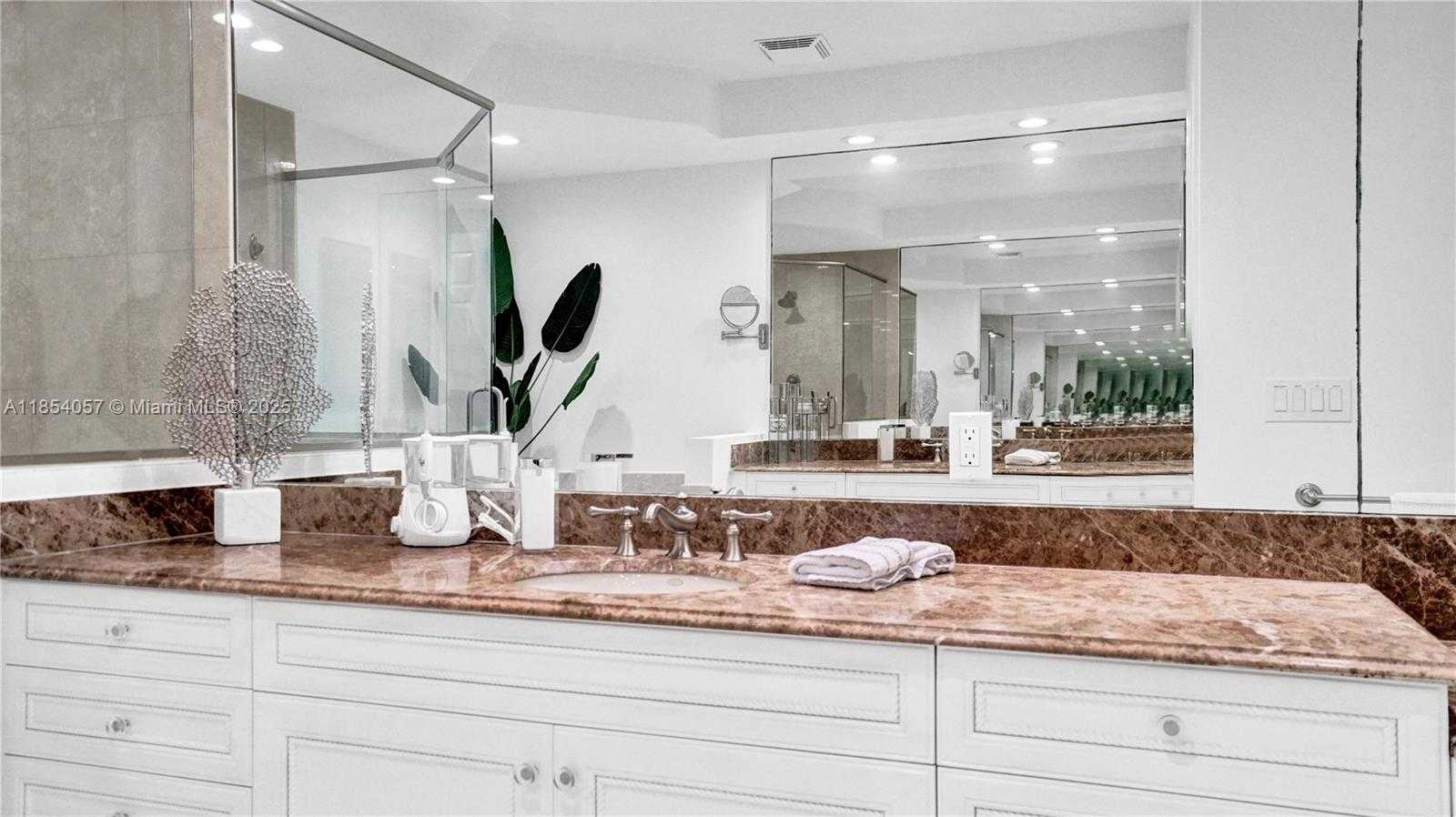 Small Image of 822 EAST SPINNAKER DR E, Hollywood Number 29