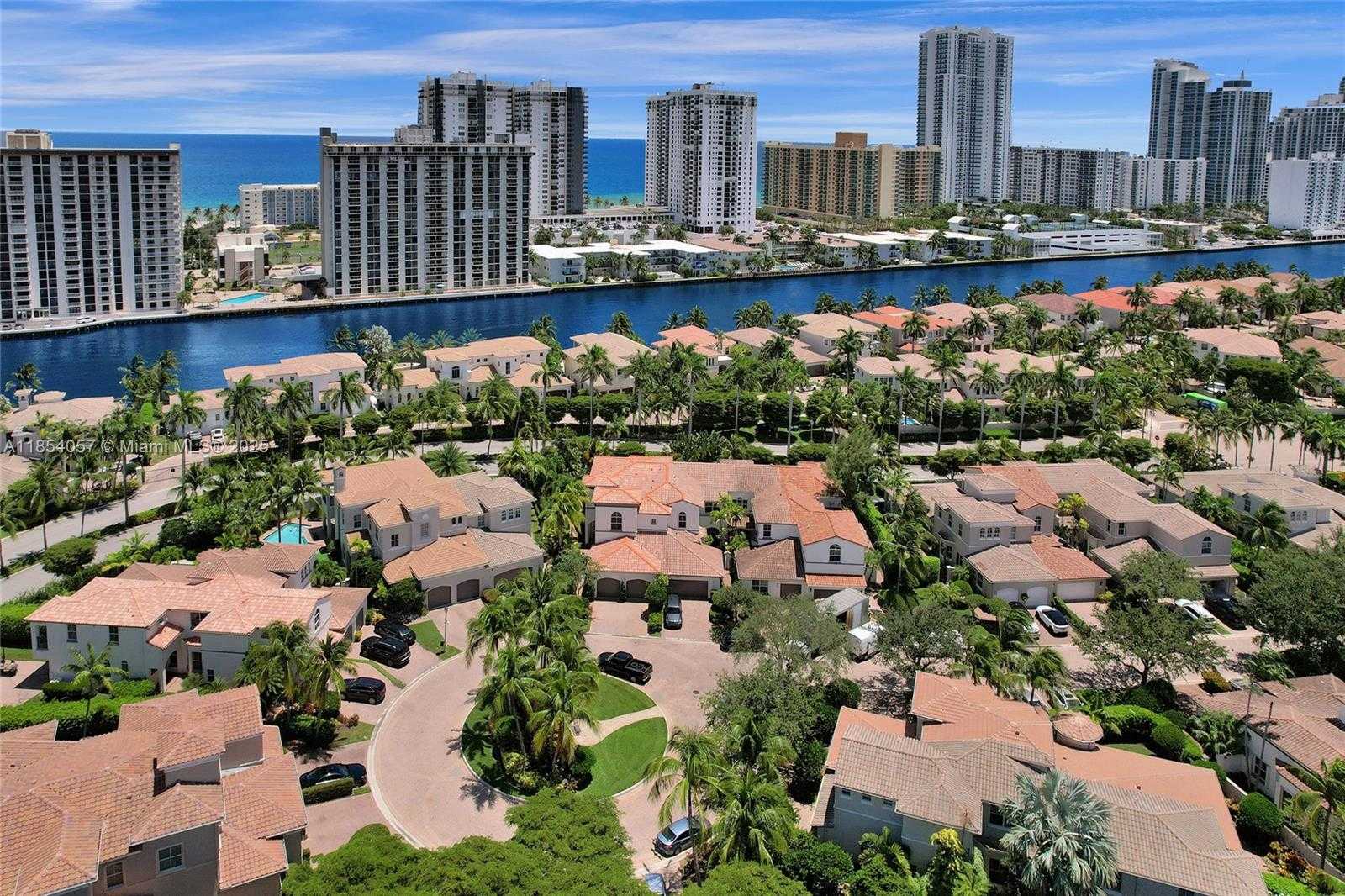 Small Image of 822 EAST SPINNAKER DR E, Hollywood Number 32