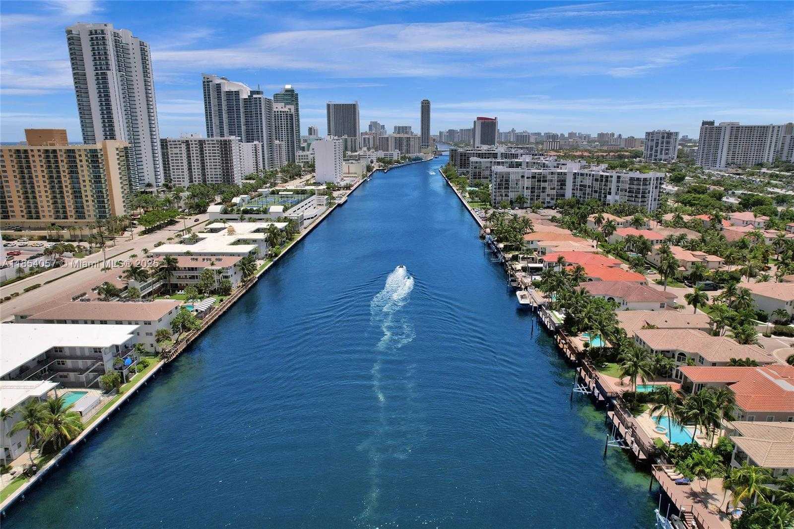 Small Image of 822 EAST SPINNAKER DR E, Hollywood Number 38