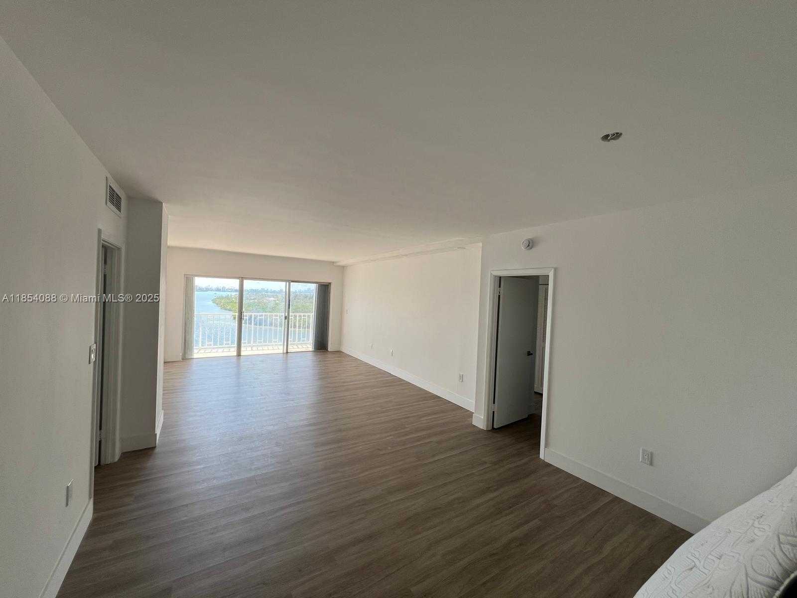 Small Image of 500 BAYVIEW DR #1120, Sunny Isles Beach Number 18