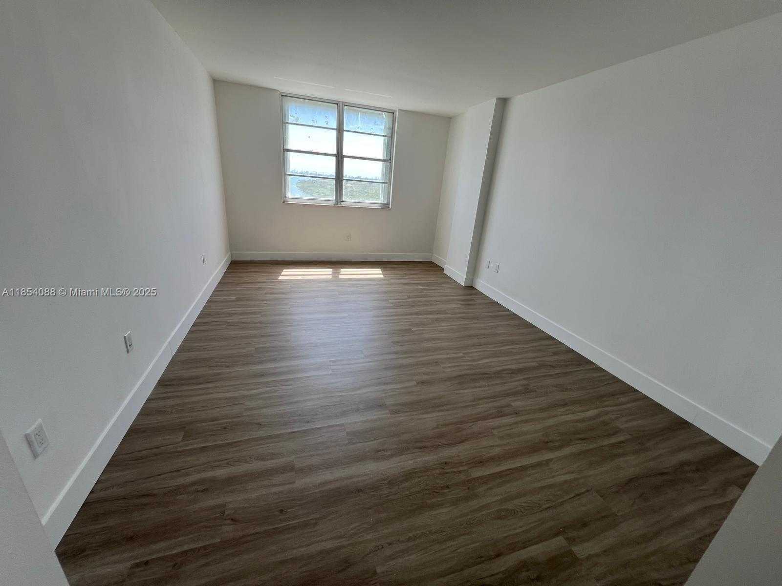 Small Image of 500 BAYVIEW DR #1120, Sunny Isles Beach Number 24