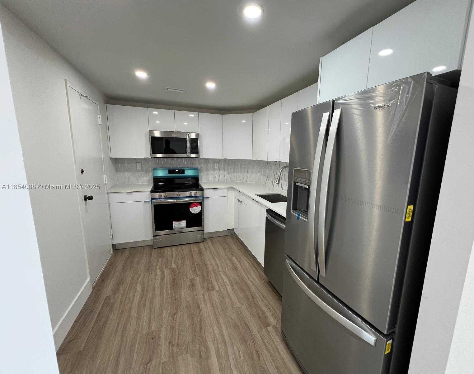 Small Image of 500 BAYVIEW DR #1120, Sunny Isles Beach Number 7