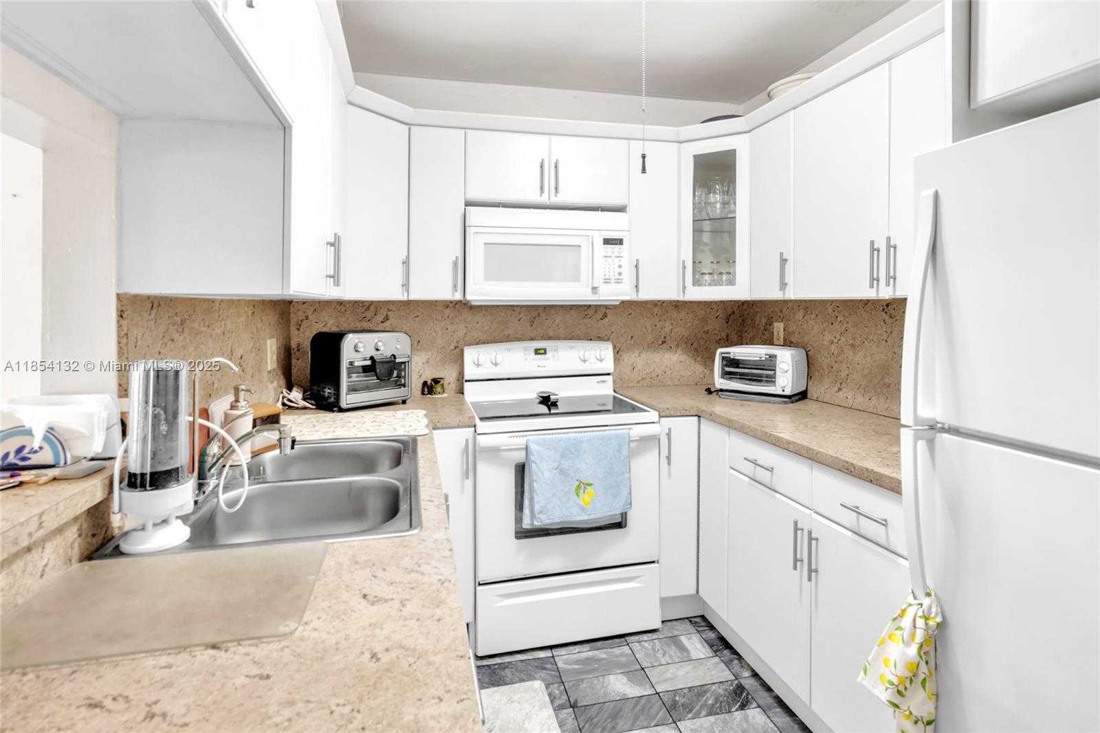 Small Image of 1855 WEST 62ND ST #E-306, Hialeah Number 4