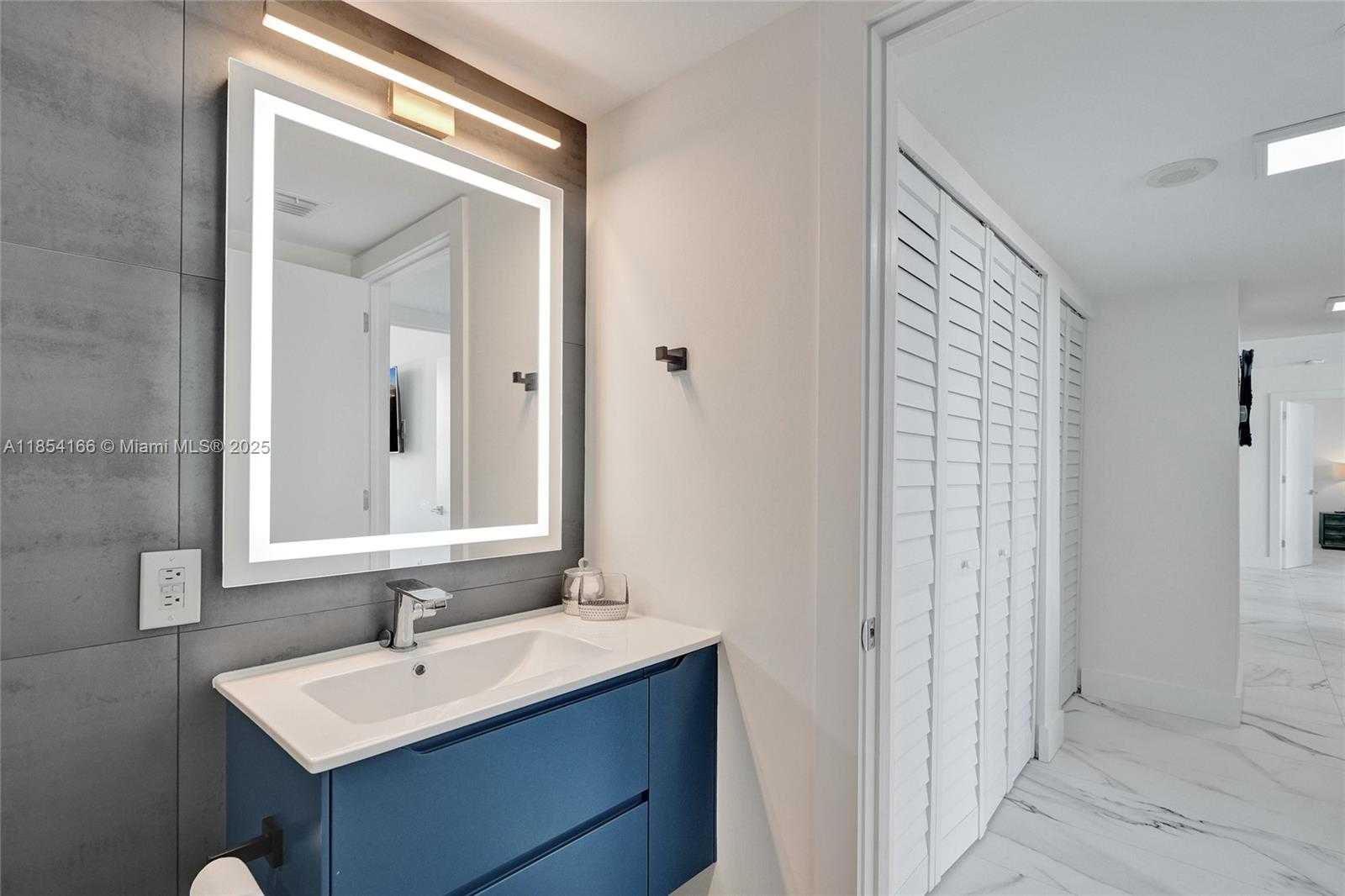 Small Image of 650 WEST AVE #1408, Miami Beach Number 17