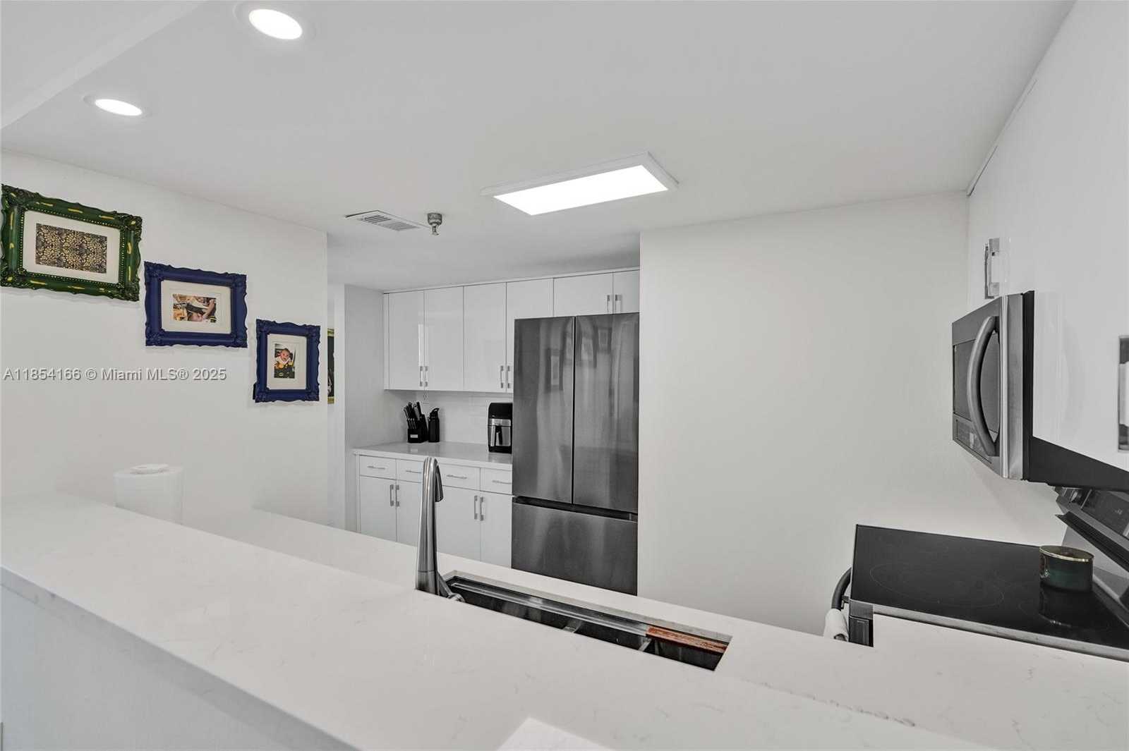 Small Image of 650 WEST AVE #1408, Miami Beach Number 7