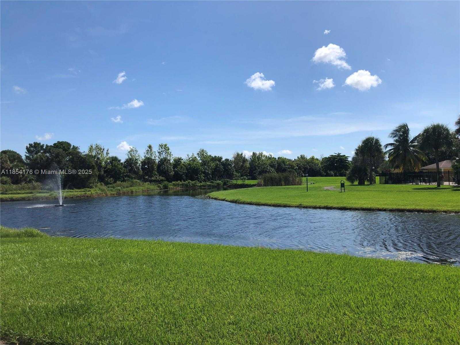 Small Image of 1823 WEST MEADOWS CIR W #1823, Boynton Beach Number 3