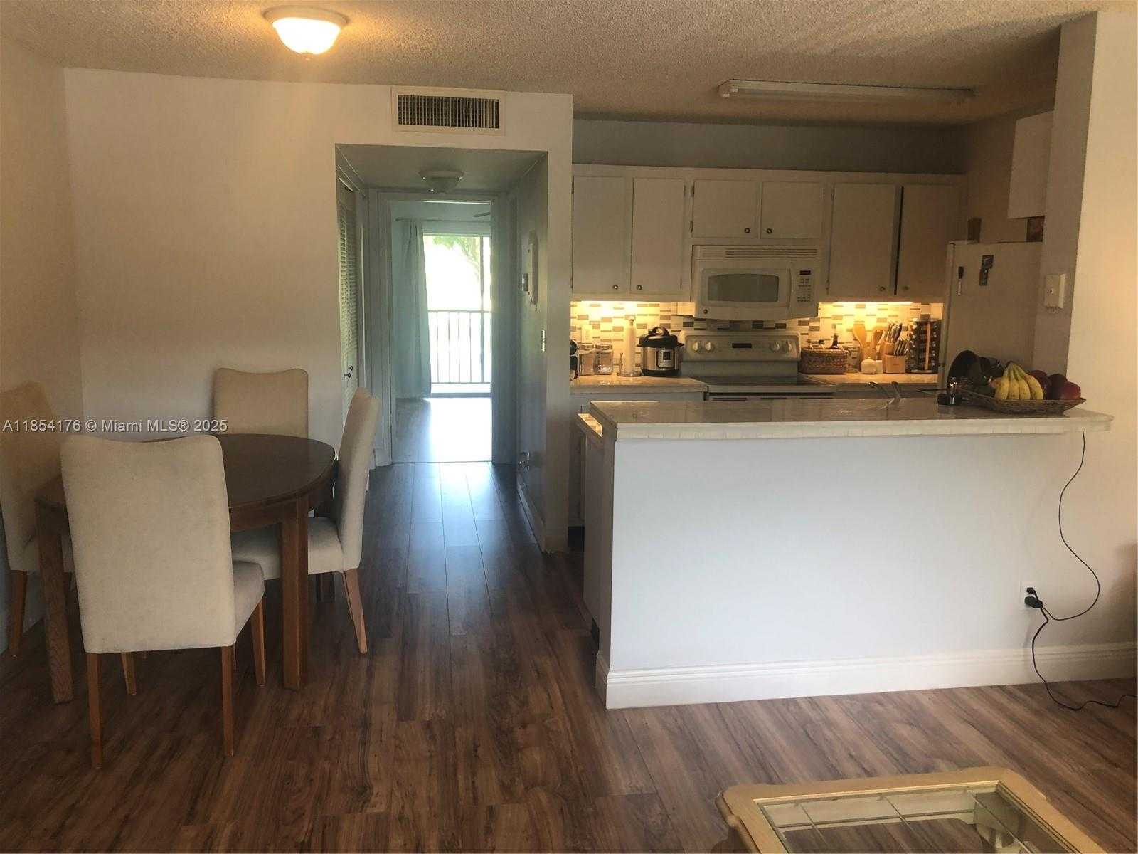 Small Image of 1823 WEST MEADOWS CIR W #1823, Boynton Beach Number 7