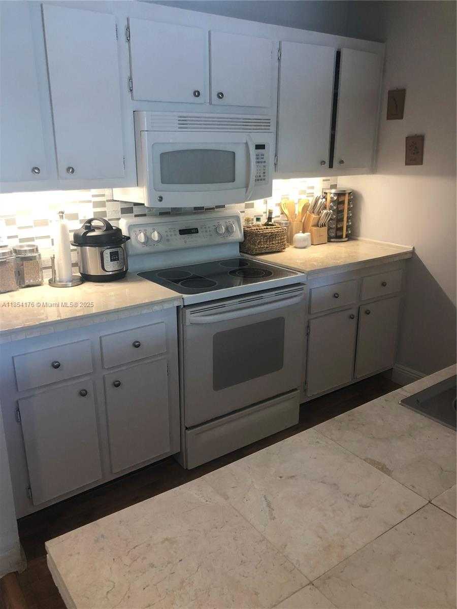 Small Image of 1823 WEST MEADOWS CIR W #1823, Boynton Beach Number 9