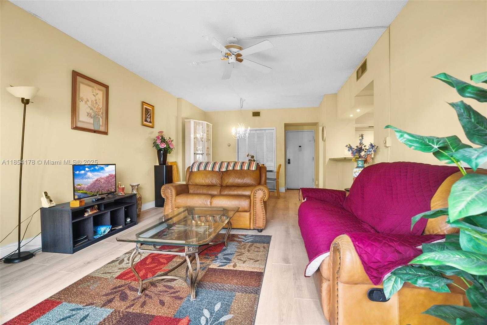 Small Image of 4350 HILLCREST DR #118, Hollywood Number 10