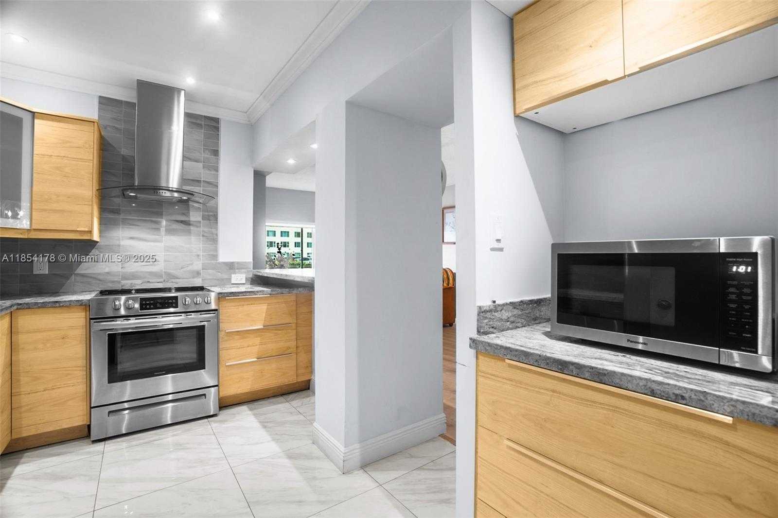 Small Image of 4350 HILLCREST DR #118, Hollywood Number 15