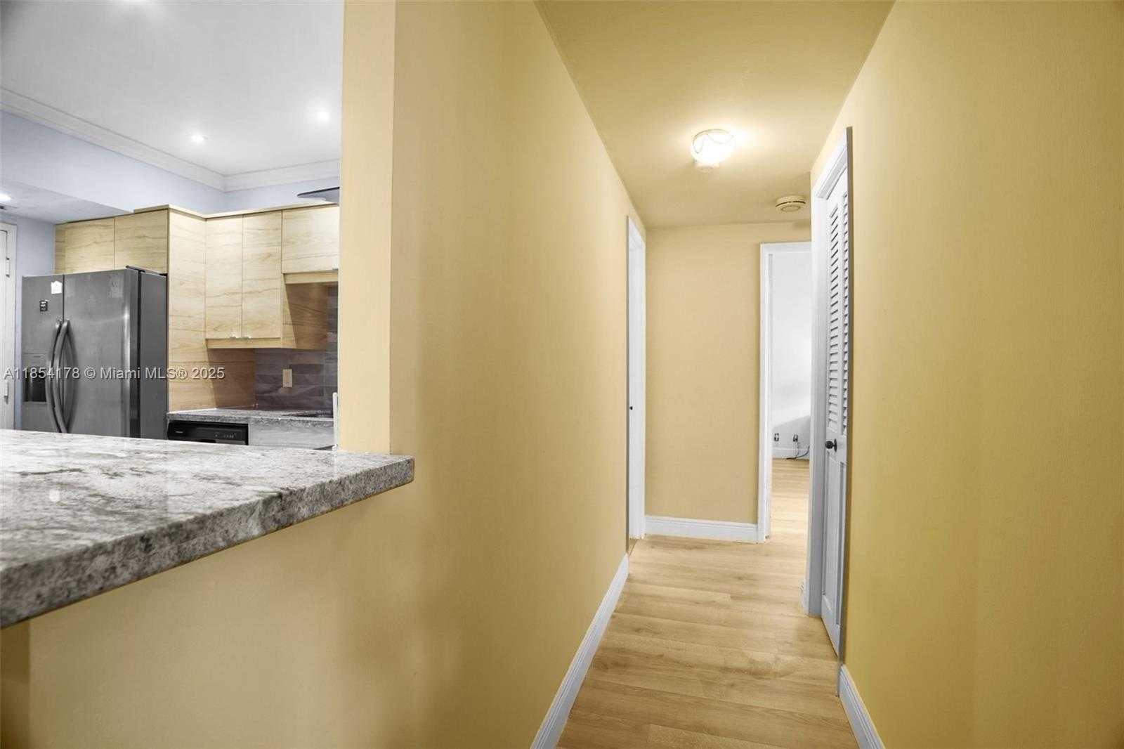 Small Image of 4350 HILLCREST DR #118, Hollywood Number 18