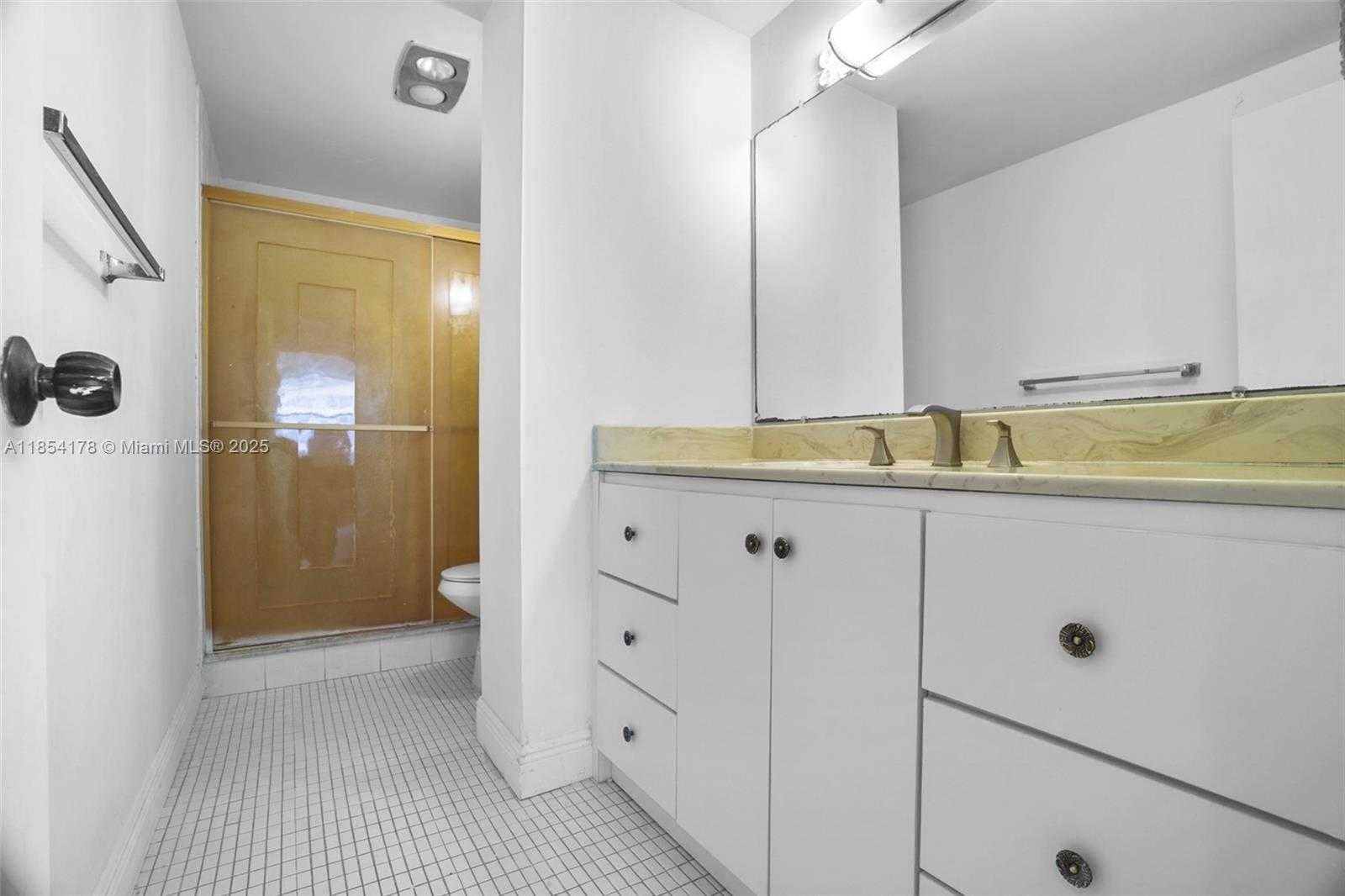Small Image of 4350 HILLCREST DR #118, Hollywood Number 19