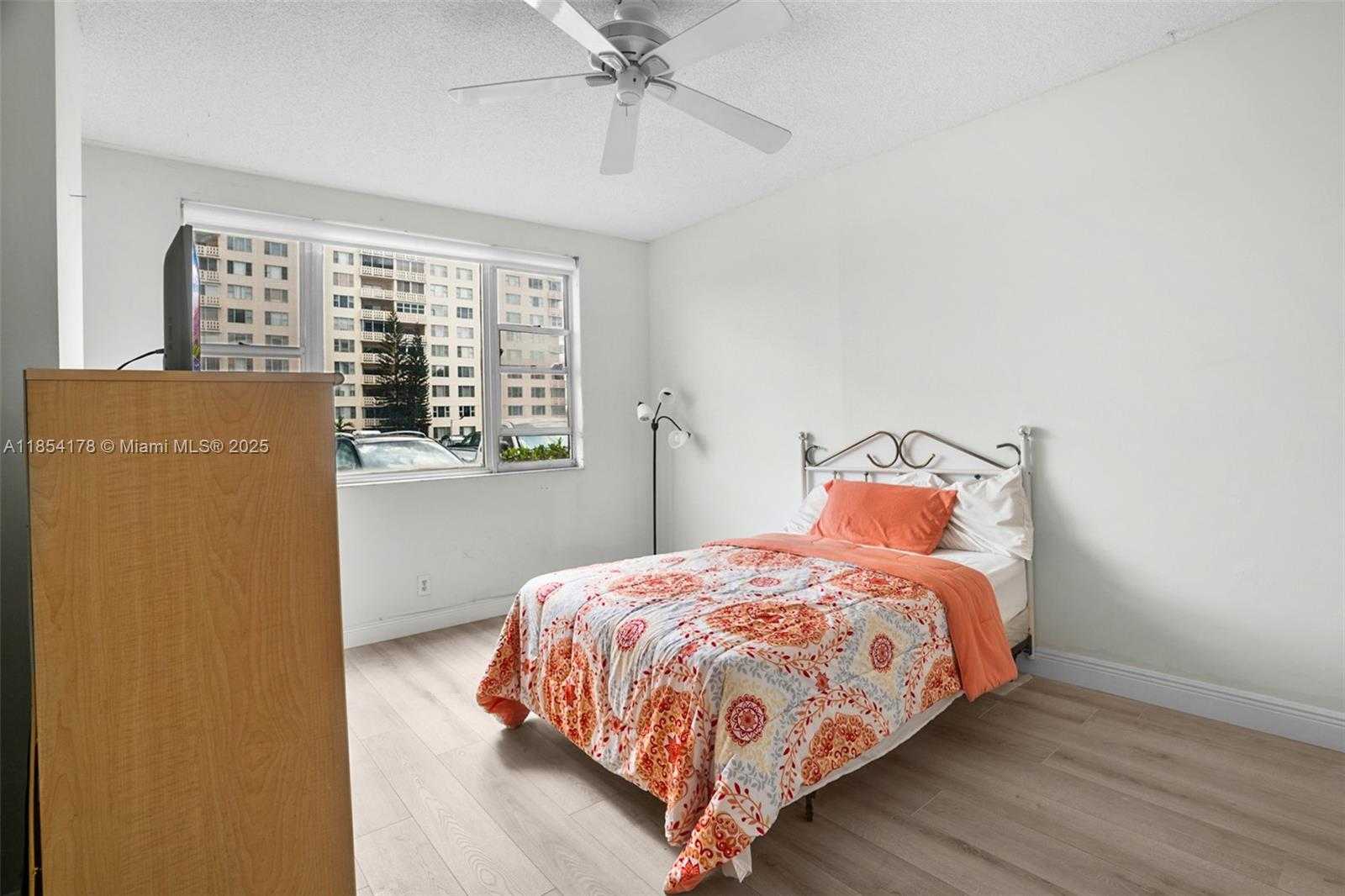 Small Image of 4350 HILLCREST DR #118, Hollywood Number 25