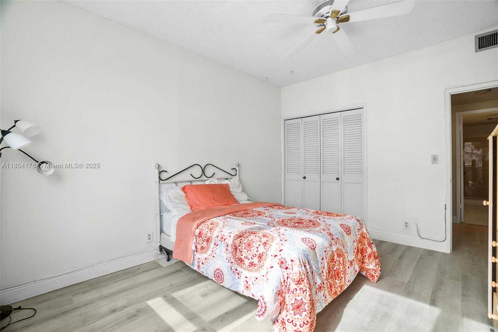 Small Image of 4350 HILLCREST DR #118, Hollywood Number 26