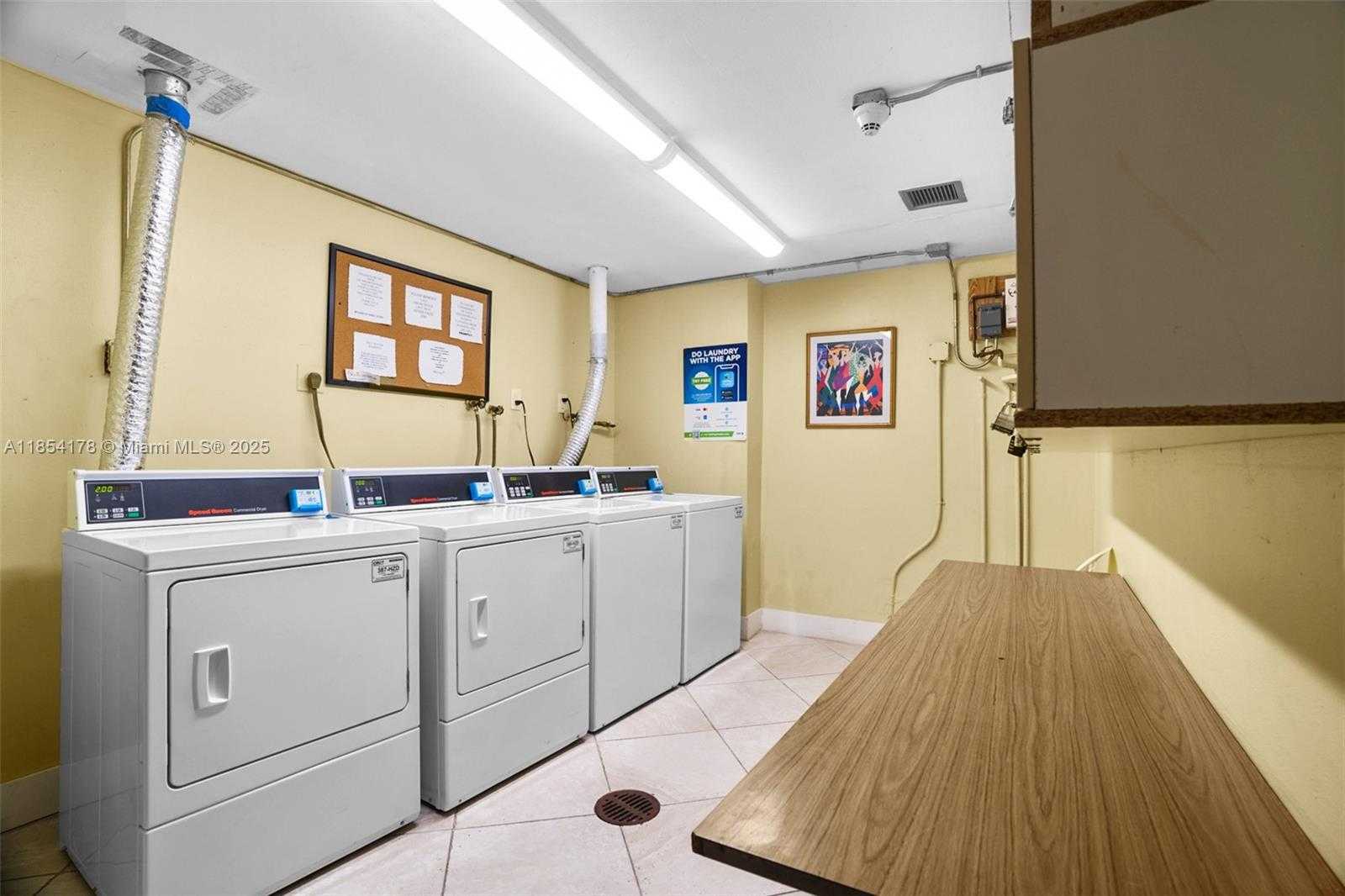Small Image of 4350 HILLCREST DR #118, Hollywood Number 27
