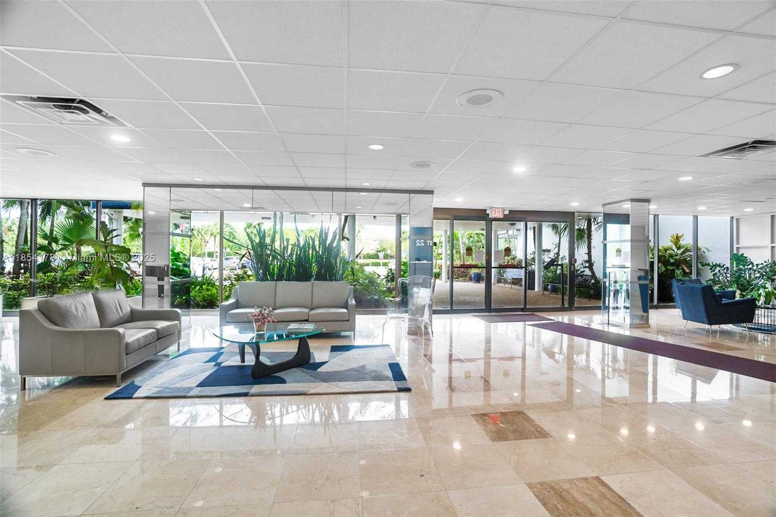 Small Image of 4350 HILLCREST DR #118, Hollywood Number 3