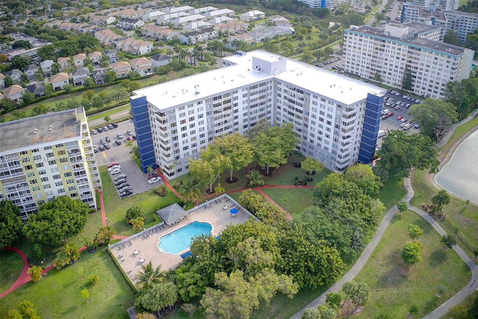 Small Image of 4350 HILLCREST DR #118, Hollywood Number 30