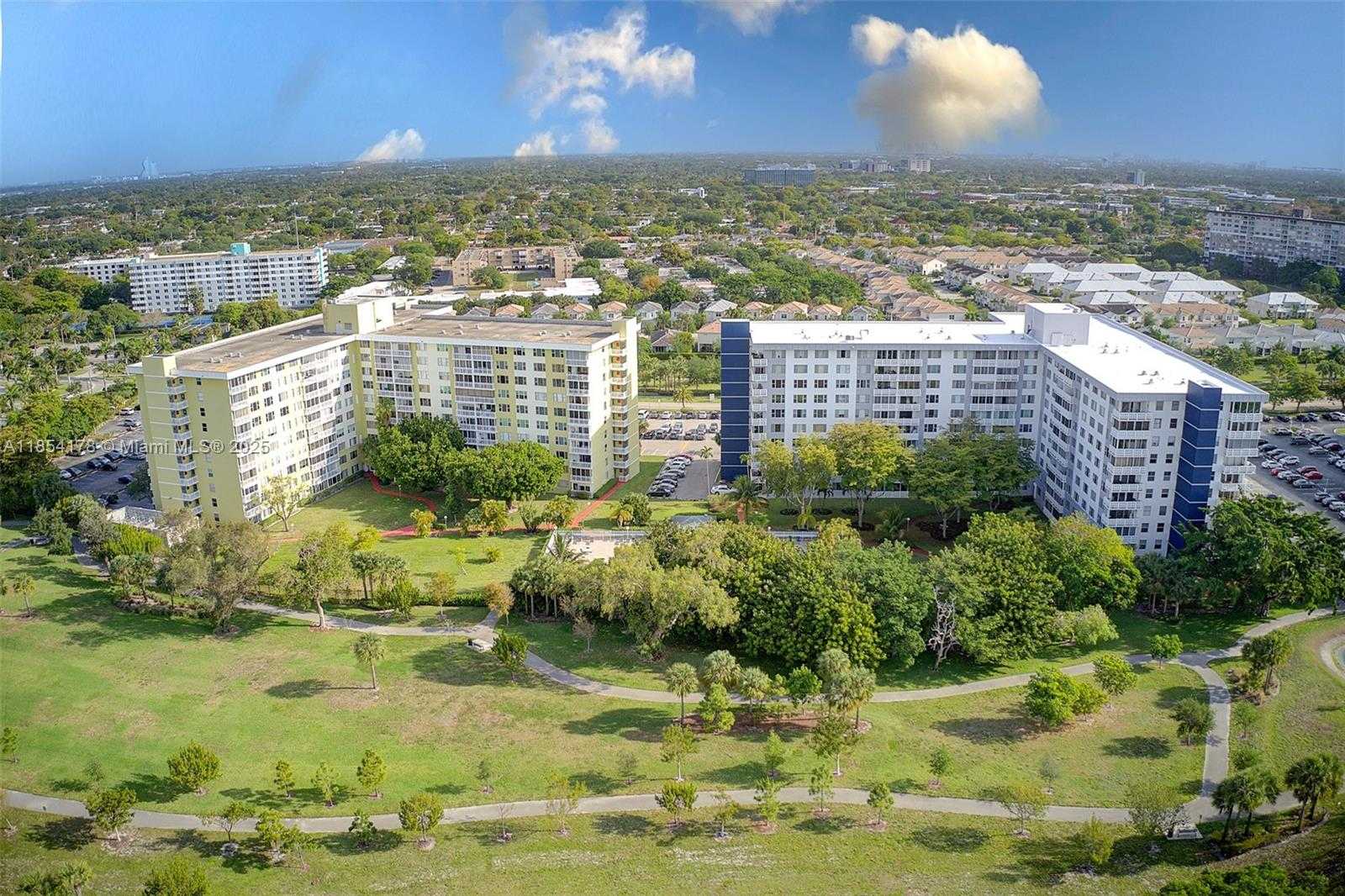 Small Image of 4350 HILLCREST DR #118, Hollywood Number 33
