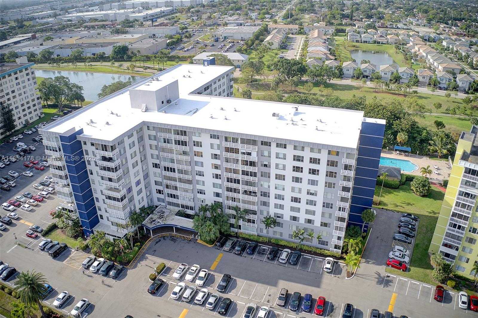 Small Image of 4350 HILLCREST DR #118, Hollywood Number 34