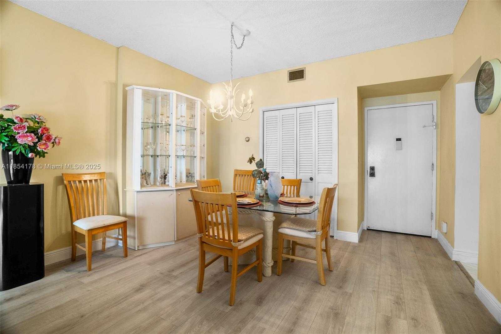 Small Image of 4350 HILLCREST DR #118, Hollywood Number 7