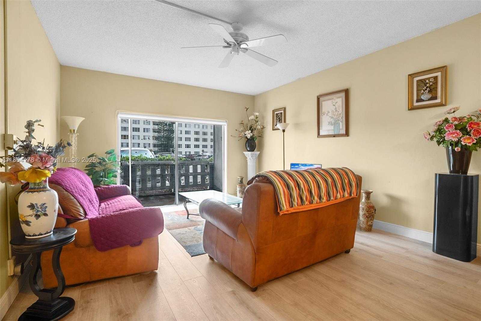 Small Image of 4350 HILLCREST DR #118, Hollywood Number 8
