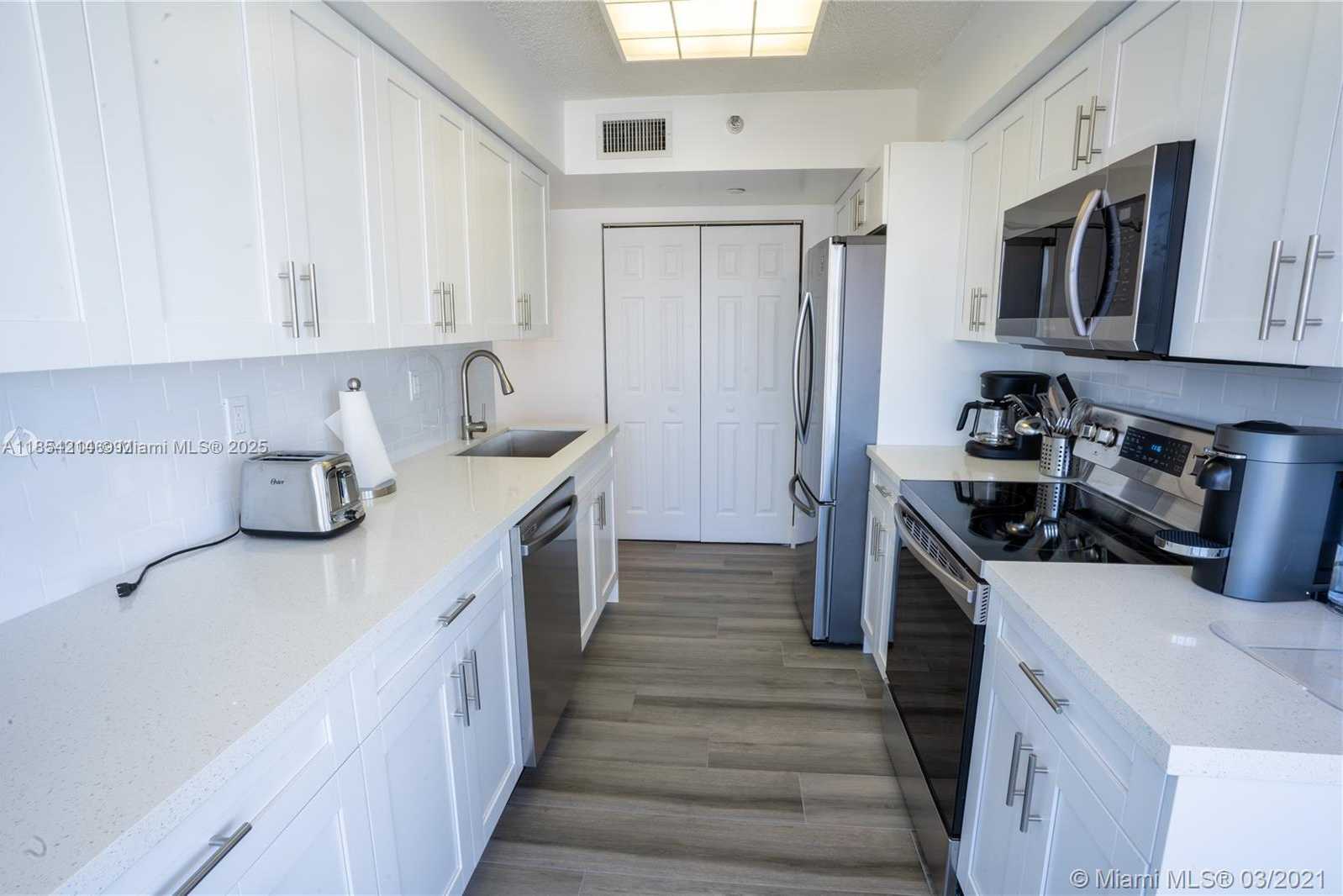Small Image of 3530 MYSTIC POINTE DR #2509, Aventura Number 11