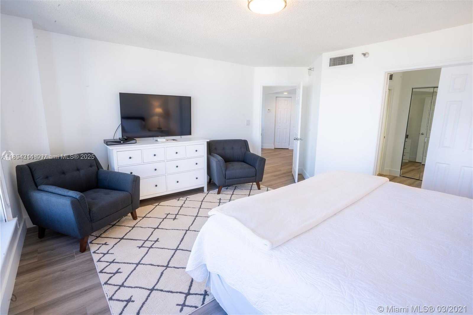 Small Image of 3530 MYSTIC POINTE DR #2509, Aventura Number 22