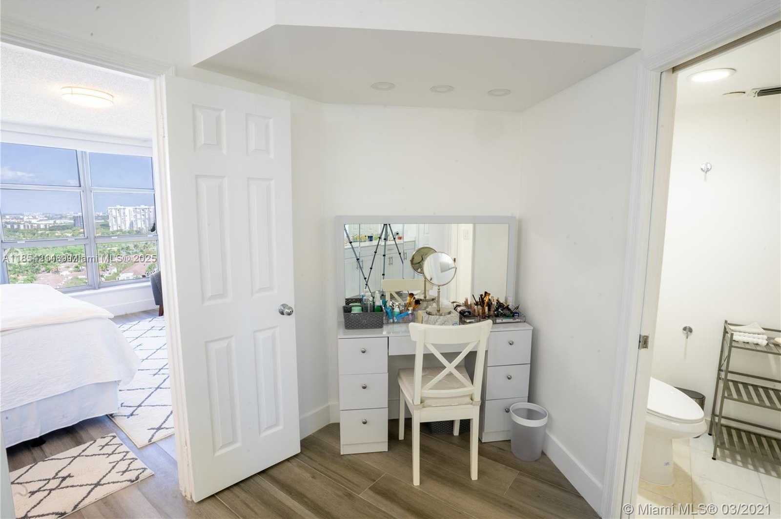 Small Image of 3530 MYSTIC POINTE DR #2509, Aventura Number 24