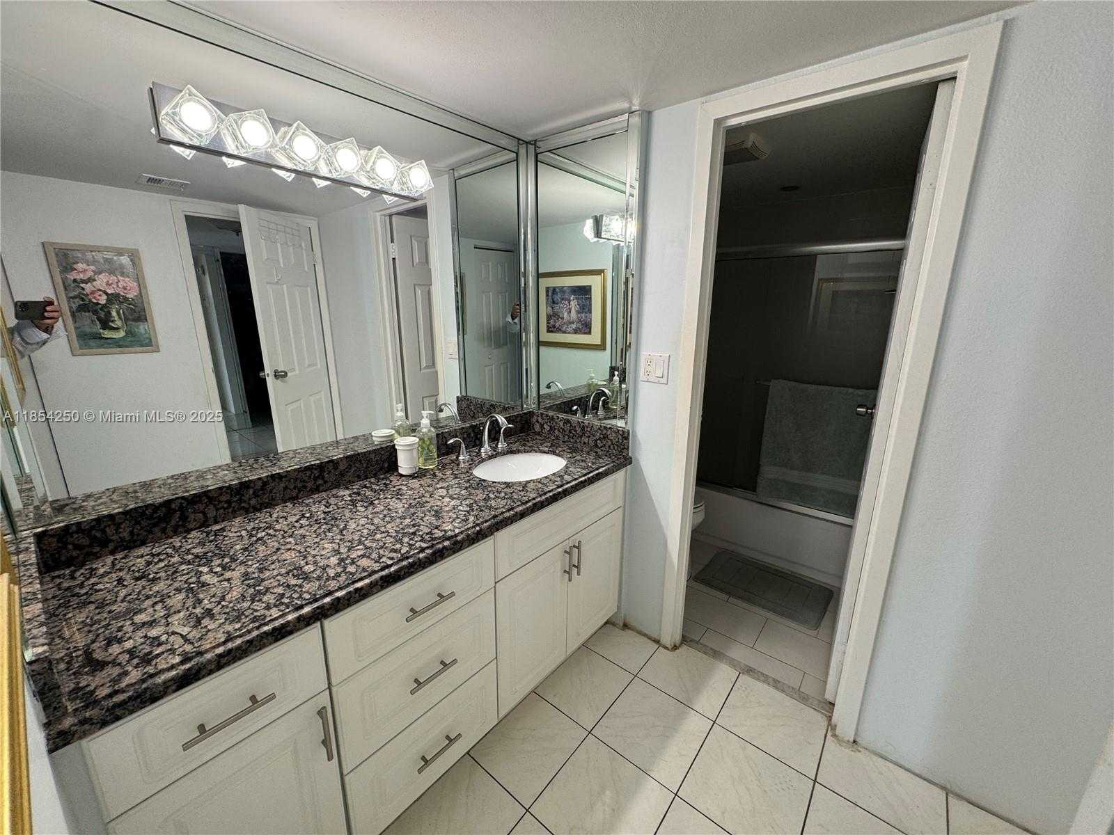 Small Image of 100 BAYVIEW DR #1530, Sunny Isles Beach Number 17