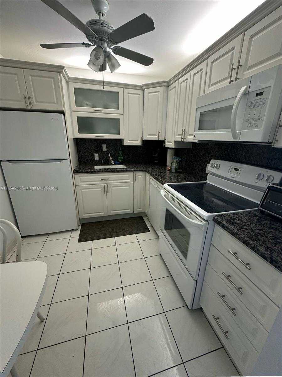 Small Image of 100 BAYVIEW DR #1530, Sunny Isles Beach Number 21