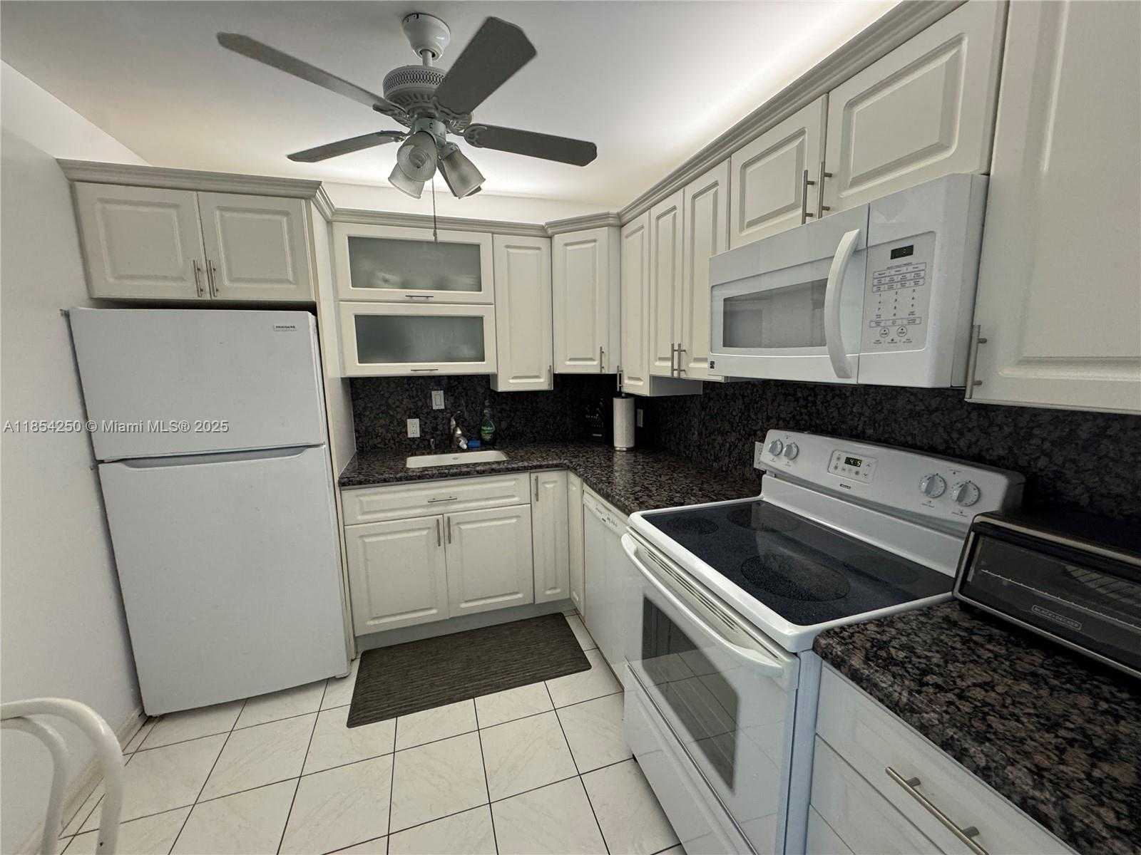 Small Image of 100 BAYVIEW DR #1530, Sunny Isles Beach Number 22