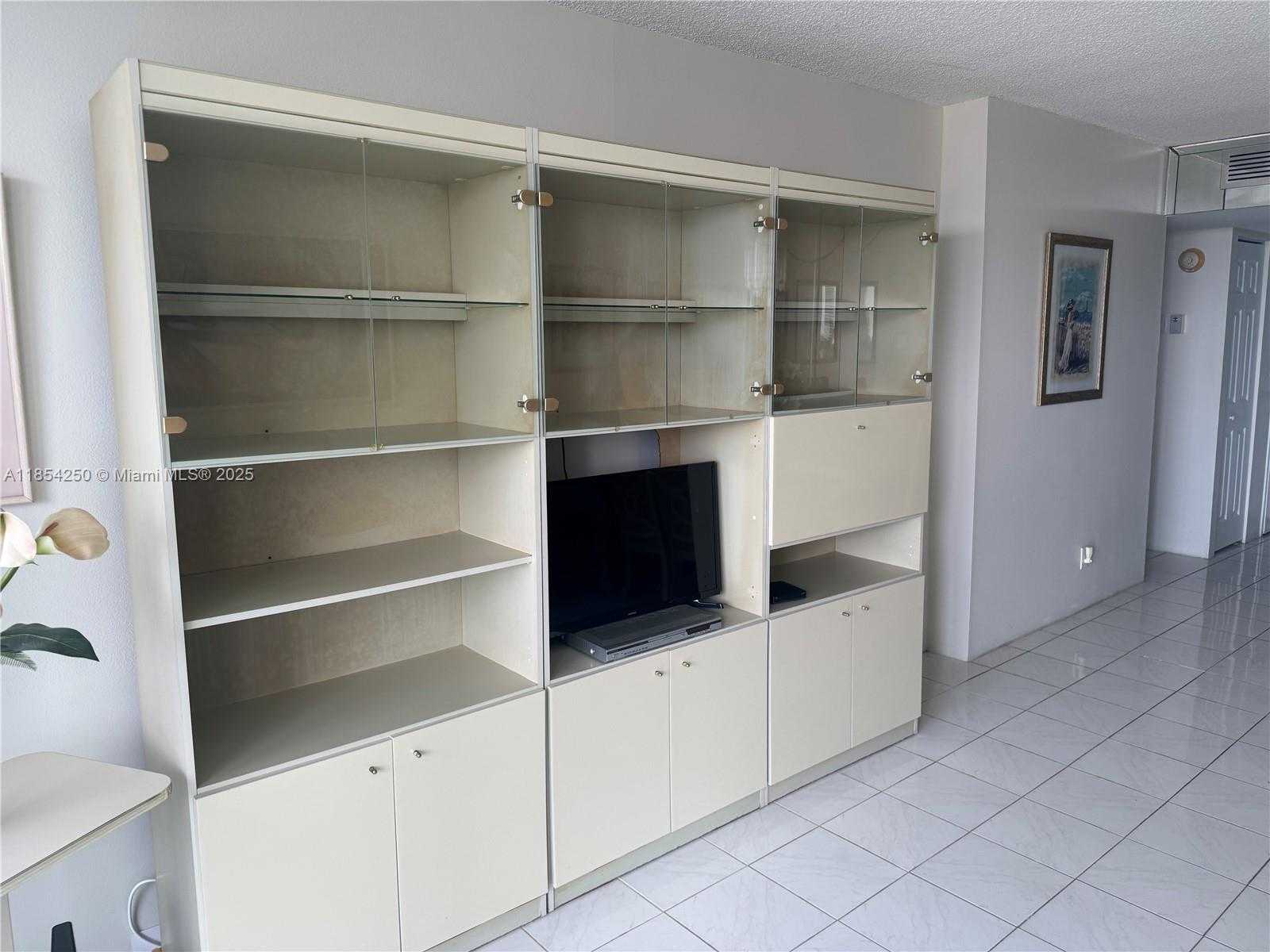 Small Image of 100 BAYVIEW DR #1530, Sunny Isles Beach Number 23