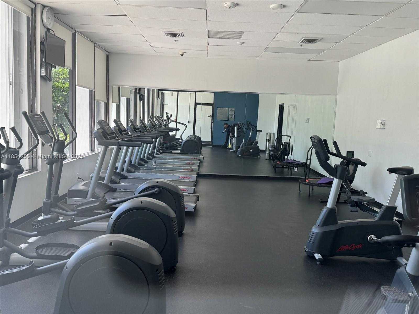Small Image of 100 BAYVIEW DR #1530, Sunny Isles Beach Number 28