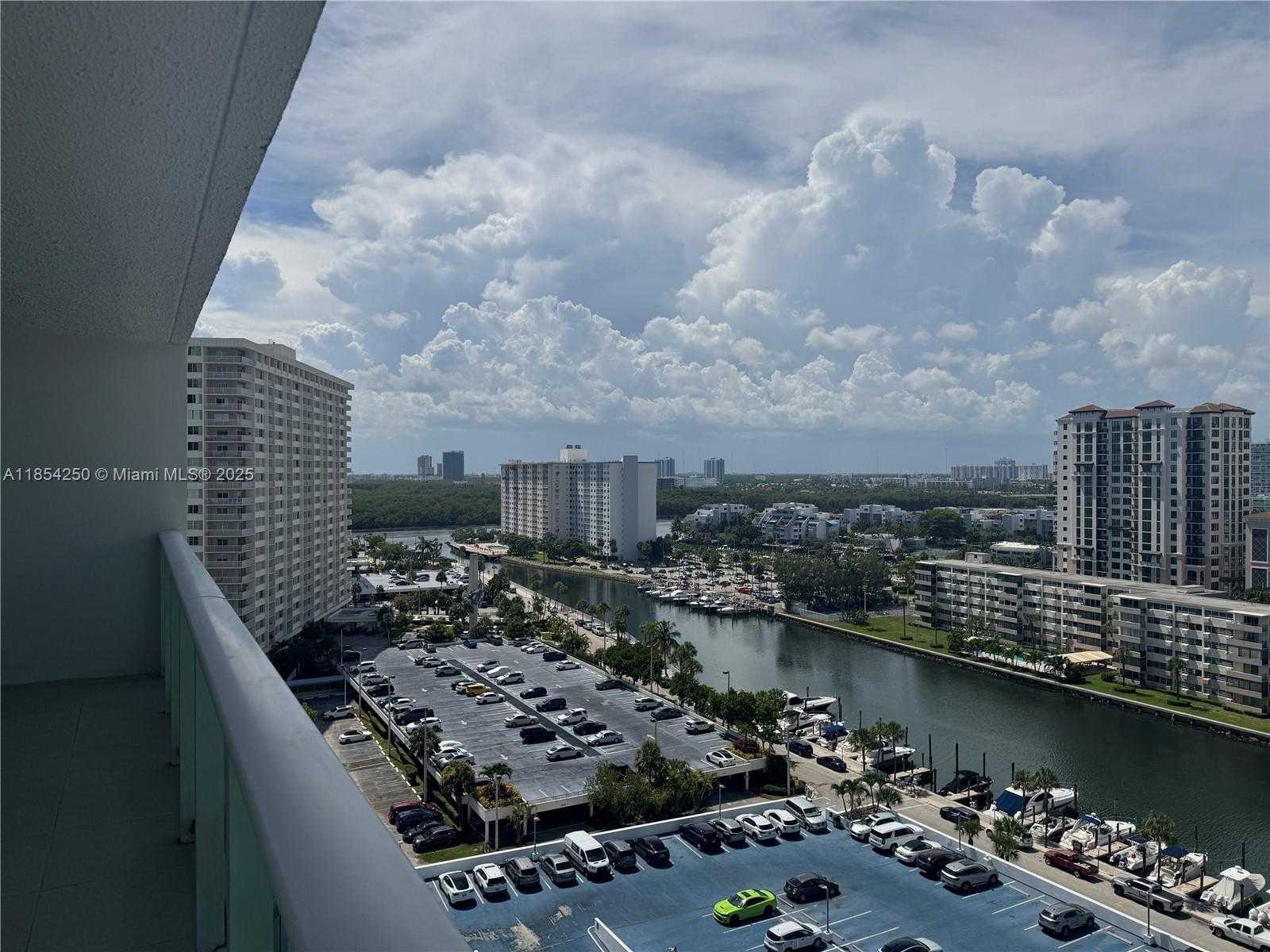 Small Image of 100 BAYVIEW DR #1530, Sunny Isles Beach Number 3