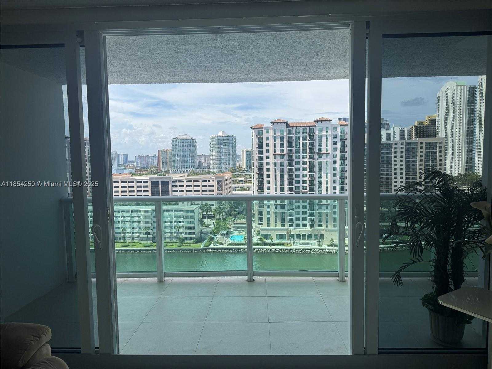 Small Image of 100 BAYVIEW DR #1530, Sunny Isles Beach Number 6