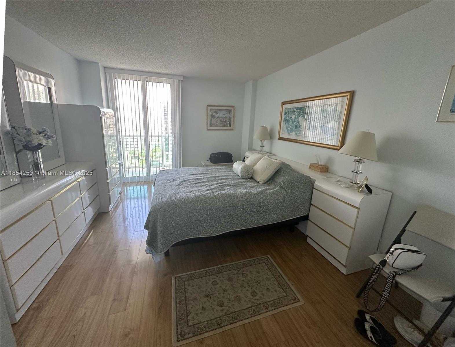 Small Image of 100 BAYVIEW DR #1530, Sunny Isles Beach Number 8
