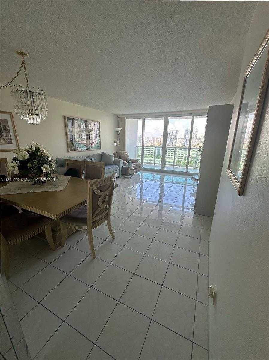 Small Image of 100 BAYVIEW DR #1530, Sunny Isles Beach Number 9