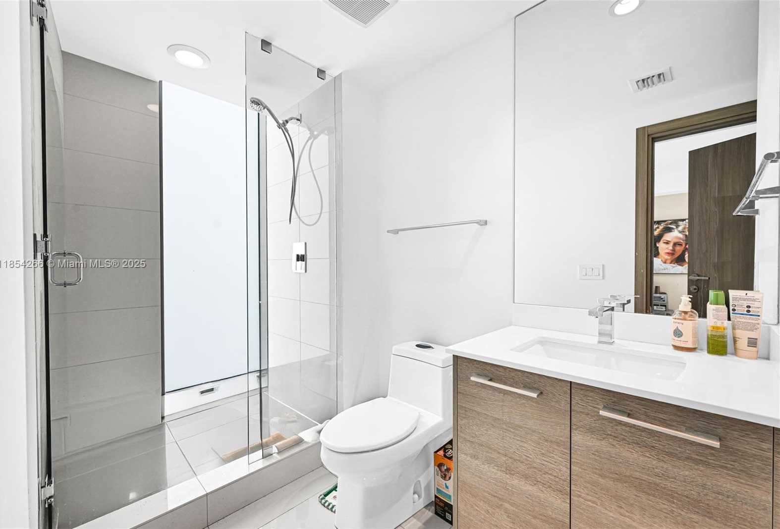 Small Image of 650 NORTH EAST 32ND ST #2201, Miami Number 22