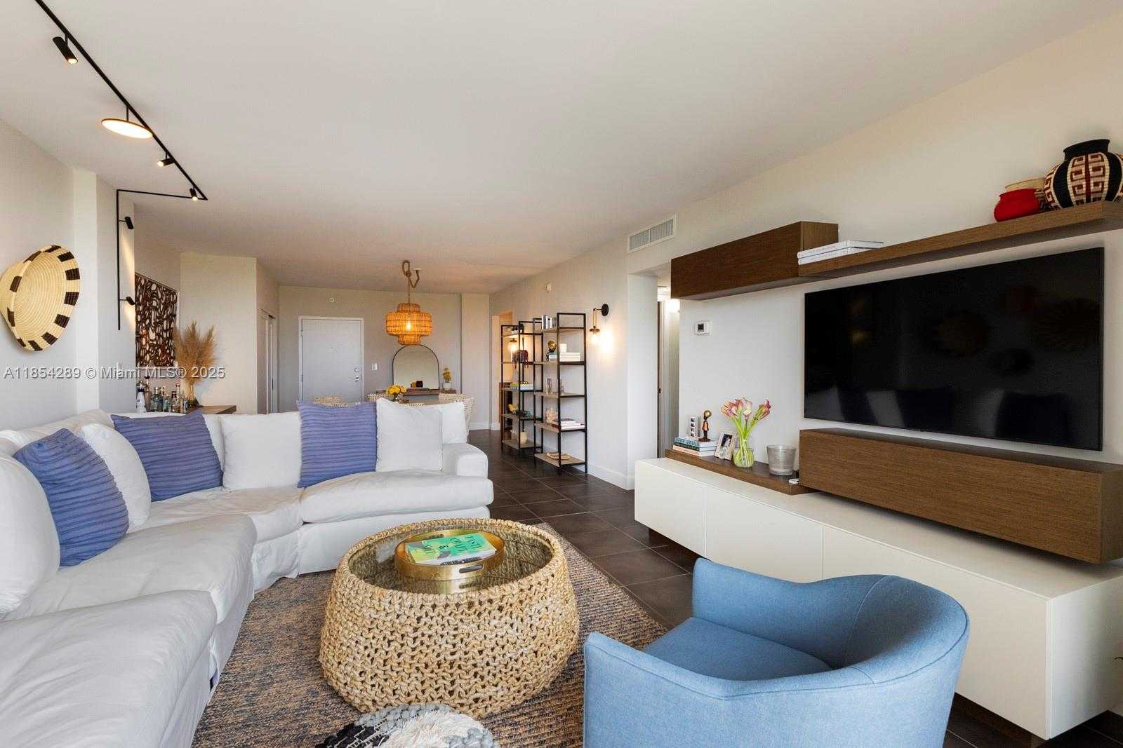 Small Image of 90 EDGEWATER DR #1111, Coral Gables Number 10