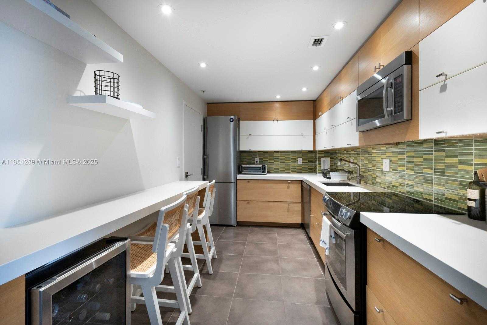 Small Image of 90 EDGEWATER DR #1111, Coral Gables Number 12