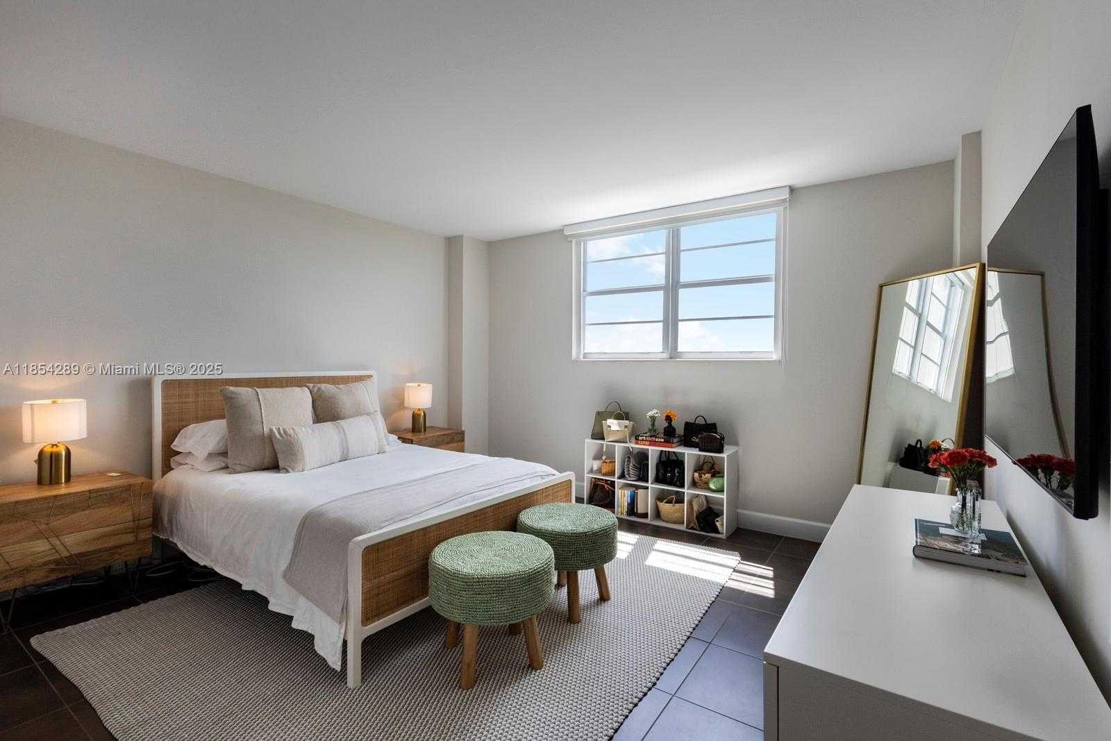 Small Image of 90 EDGEWATER DR #1111, Coral Gables Number 14