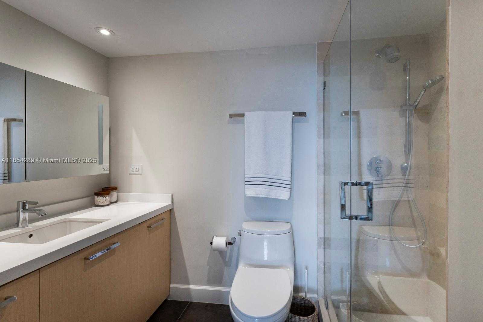 Small Image of 90 EDGEWATER DR #1111, Coral Gables Number 15